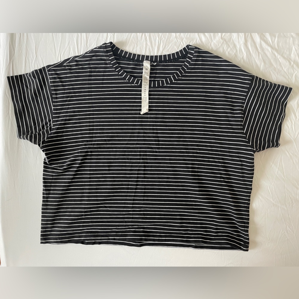 Lululemon Cates Tee size 4 in black & white stripe
